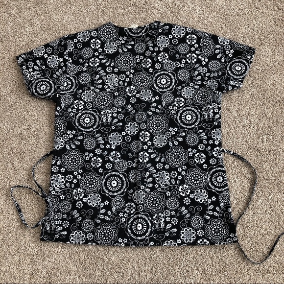 Women’s scrub top black white size Small - Picture 4 of 4